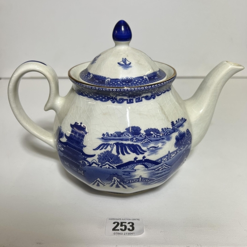 253 - Ringtons oriental teapot by Wade Ceramics