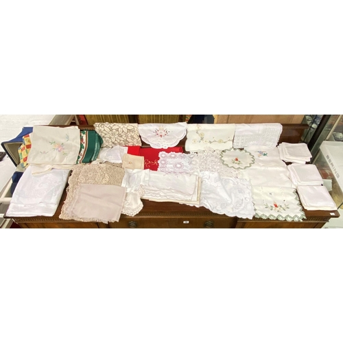 95 - Large selection of linen and lace including table cloths