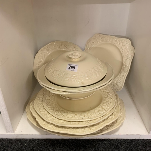 295 - Crown Ducal plates and bowls