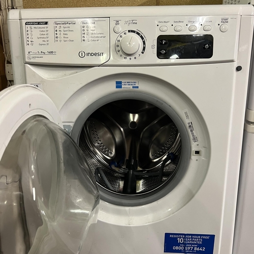 29 - Indesit 9kg washer