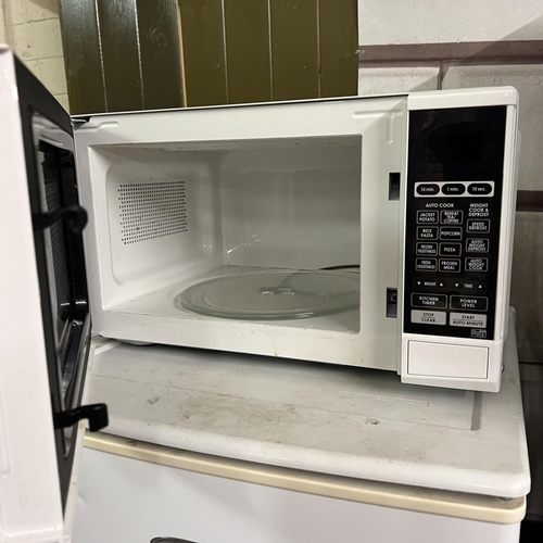 31 - Sharp microwave