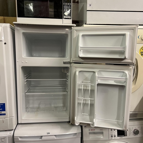 32 - Fridgemaster miniature fridge freezer