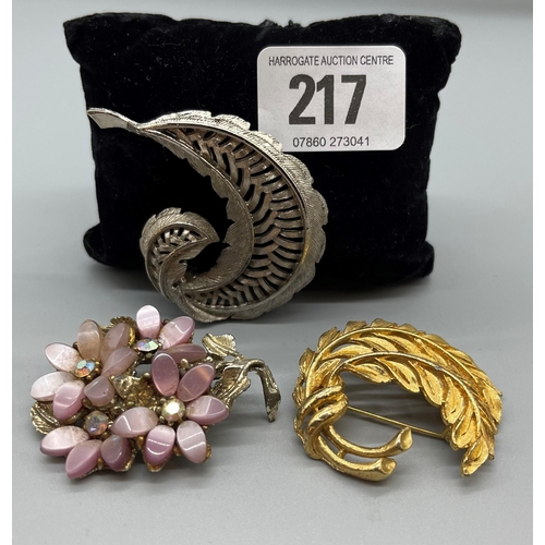 217 - THREE VINTAGE BROOCHES