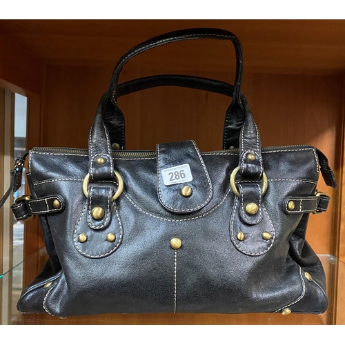 286 - BLACK LEATHER LADIES HANDBAG