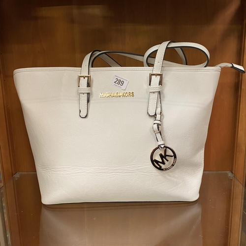 289 - WHITE LEATHER MICHAEL KORS HANDBAG