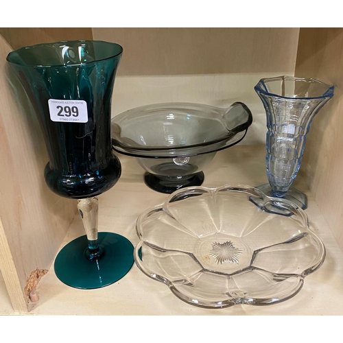 299 - FOUR PIECES OF COLOURED GLASSWARE