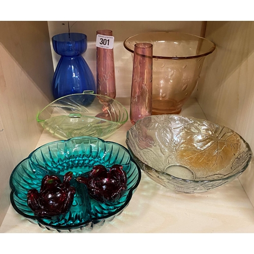 301 - NINE PIECES OF COLOURED GLASSWARE