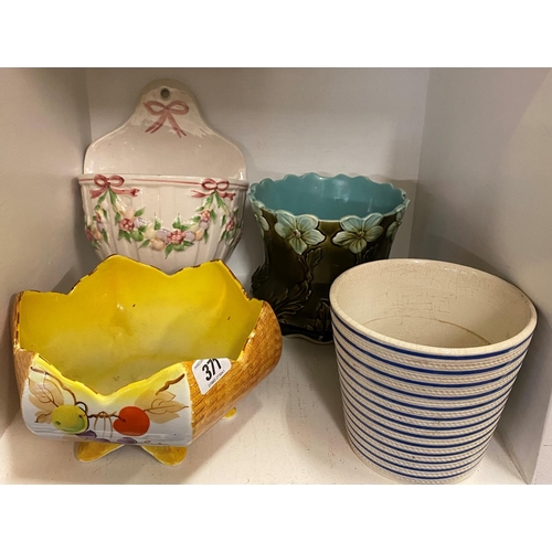 371 - SELECTION OF VINTAGE PLANTERS AND FRUIT BOWL