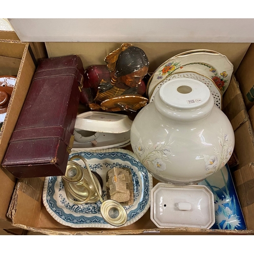 386 - BOX OF MISCELLANEOUS NAMED POTTERY AND CHINA