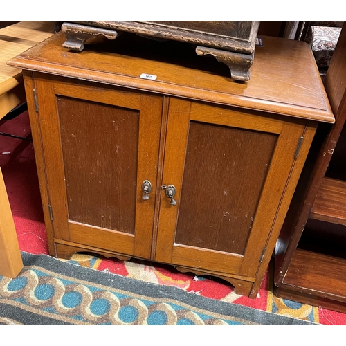 92 - OAK DOUBLE DOOR CUPBOARD