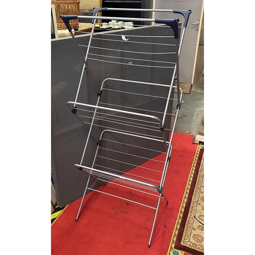 14 - CLOTHES AIRER