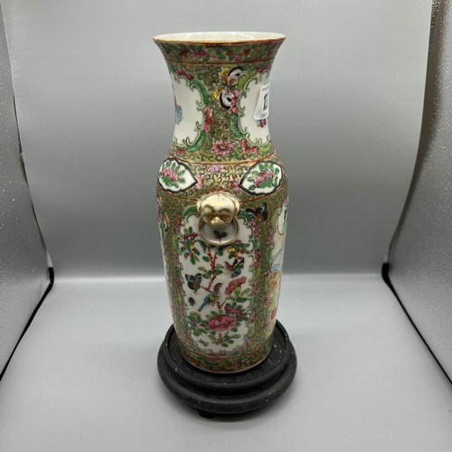 133 - ORIENTAL VASE ON WOODEN PLINTH