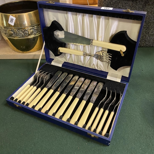 181 - VINTAGE CANTEEN OF CUTLERY