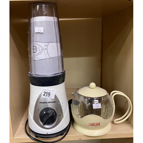 219 - PYREX COFFEE PERCOLATOR AND A MORPHY RICHARDS BLENDER