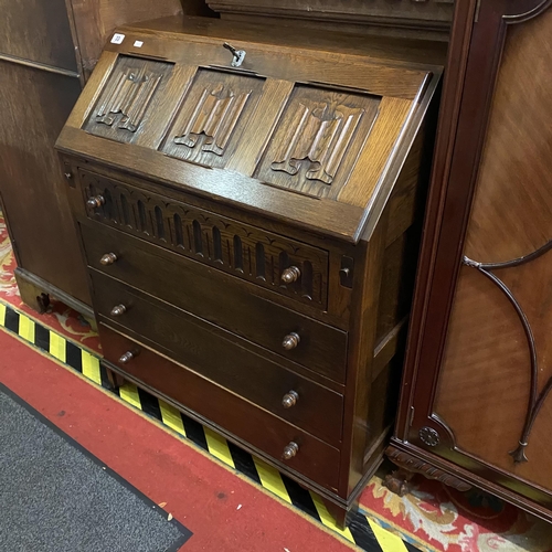 33 - JAYCEE SOLID OAK BUREAU WITH KEY