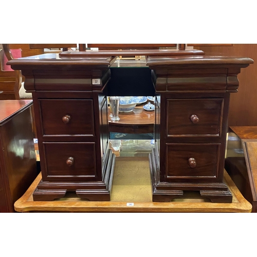 37 - PAIR OF BARKER AND STONE HOUSE GROSVENOR BEDSIDE CABINETS