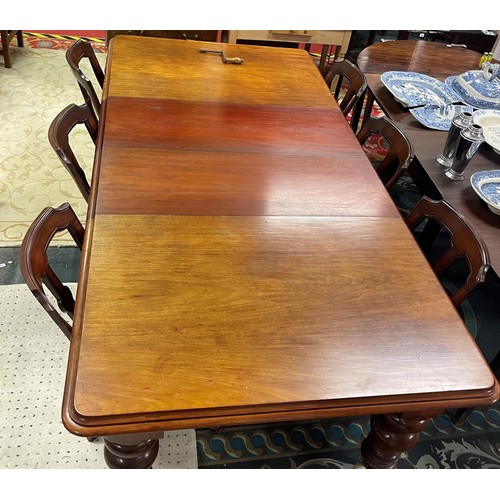 62A - VICTORIAN WIND-OUT TABLE ON LARGE TURNED LEGS WITH TWO EXTRA LEAVES.