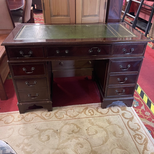 499 - DOUBLE PEDESTAL MAHOGANY DESK