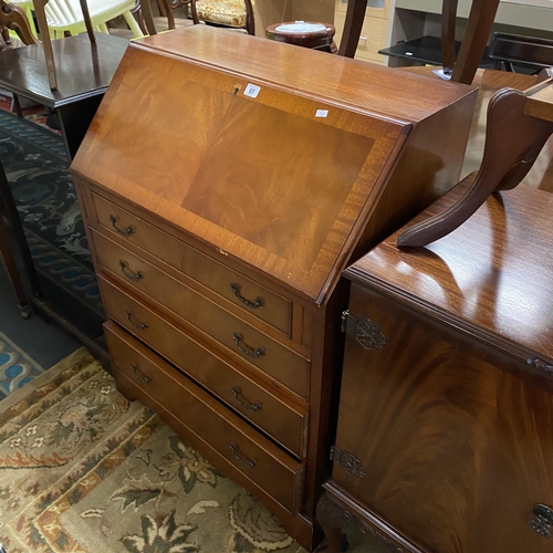 61 - MAHOGANY BUREAU