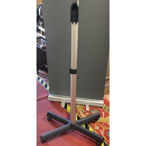 464 - TELESCOPIC STAND FOR WHITEBOARD