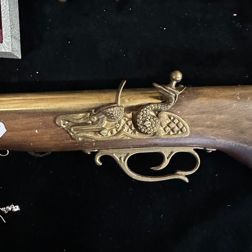 168 - WALL HANGING MUSKET