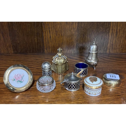 115 - SELECTION OF CRYSTAL AND BRASS