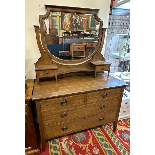 82 - EDWARDIAN MAHOGANY DRESSING TABLE, COMPLETE WITH MIRROR