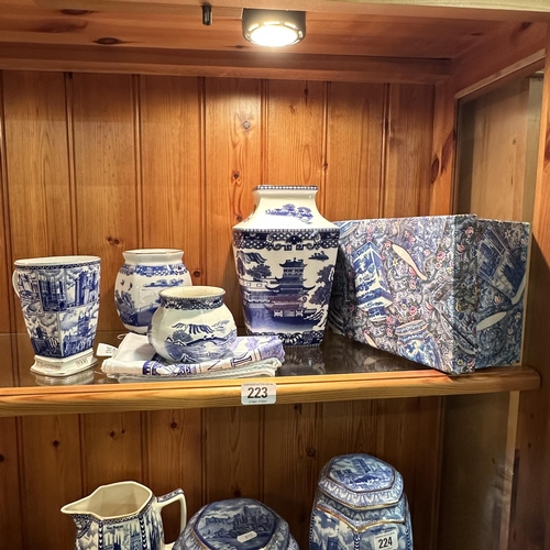 223 - SELECTION OF RINGTONS POTTERY