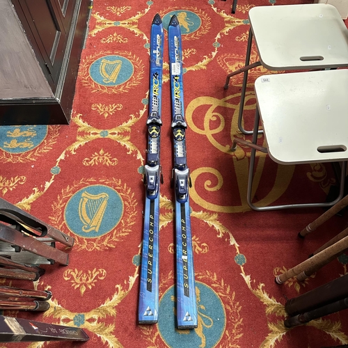 275 - SKIS