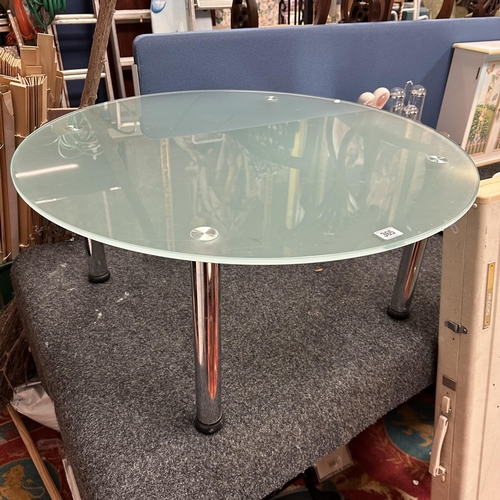 365 - OPAQUE CIRCULAR COFFEE TABLE ON CHROME LEGS