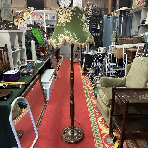 411 - MAHOGANY TURNED COLUMN STANDARD LAMP