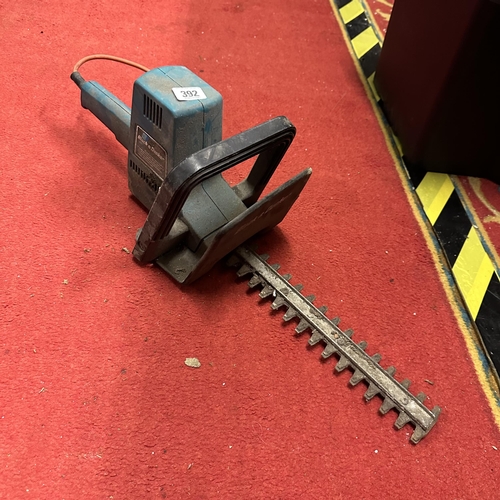 BLACK AND DECKER HEDGE CUTTER
