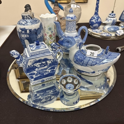 20 - A SELECTION OF ORIENTAL CERAMICS