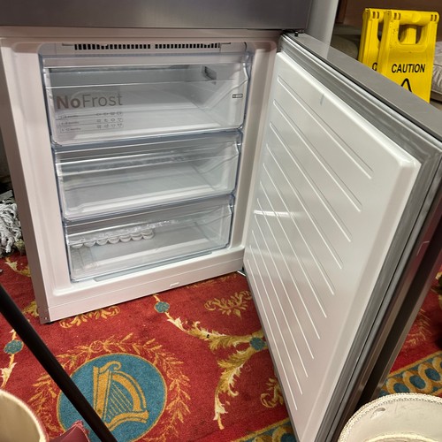 62 - BOSCH NO FROST FRIDGE FREEZER (H 78” X W 26” X D 25”)