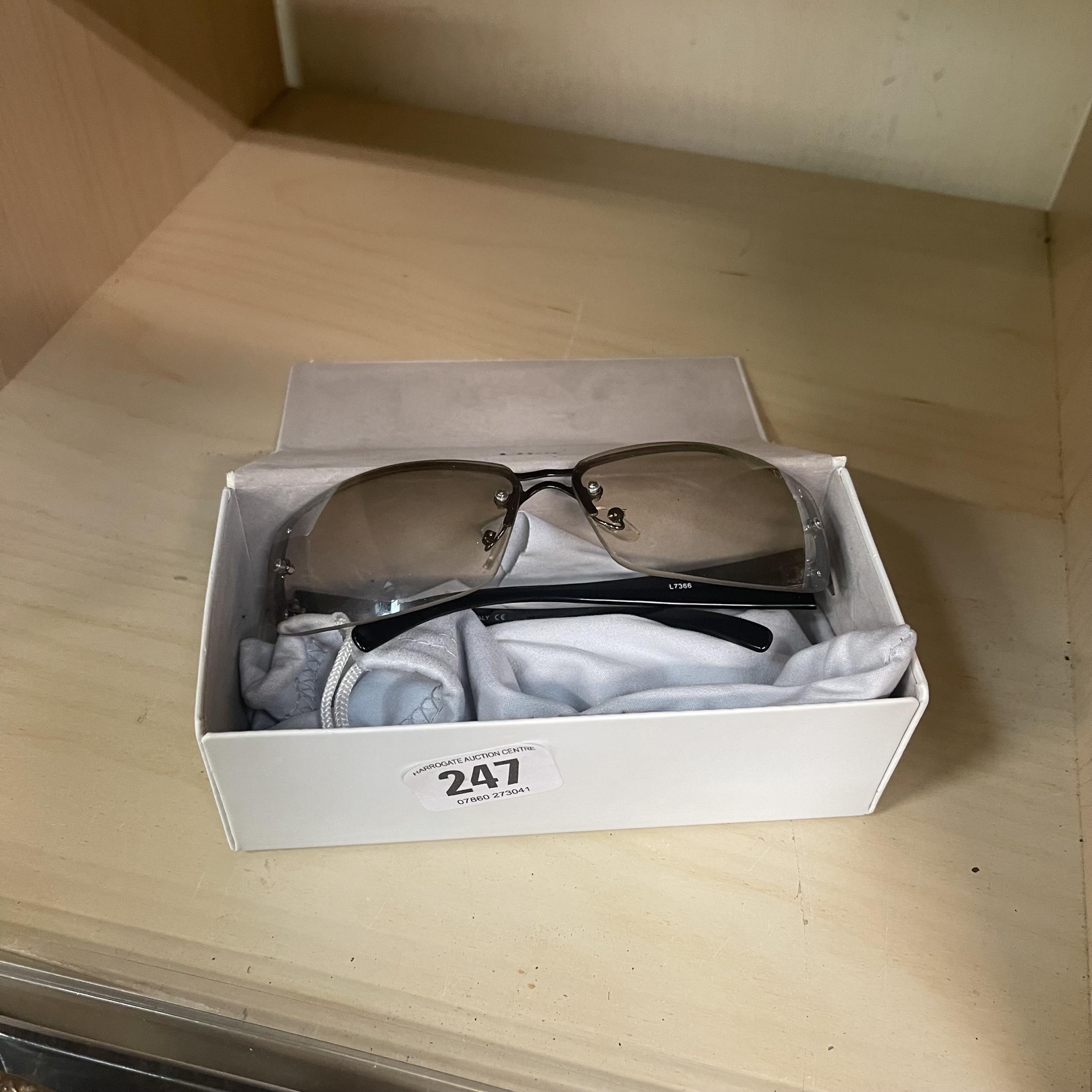 Dior sunglasses outlet box