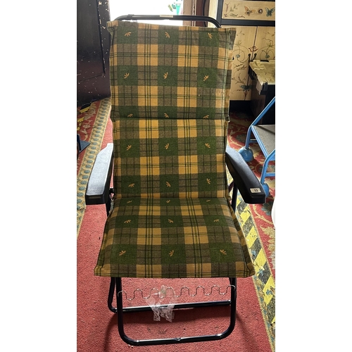 13 - GARDEN LOUNGER