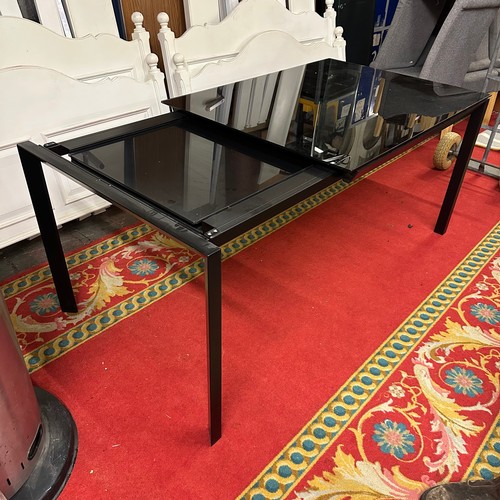 84 - CONTEMPORARY BLACK GLASS TOPPED EXTENDING DINING TABLE WITH FOUR CHAIRS