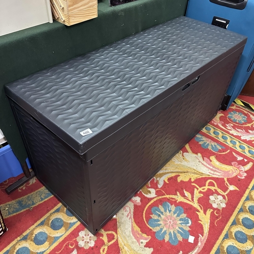 400 - LARGE GARDEN STORAGE BOX