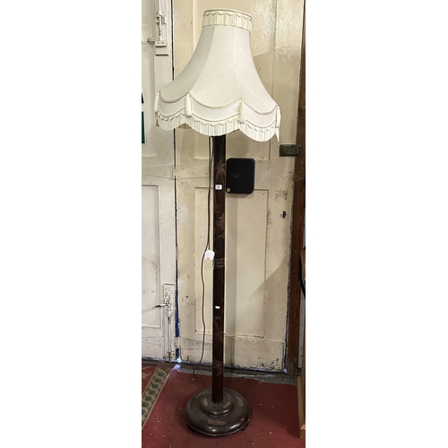 9 - MID-CENTURY STANDARD LAMP DECORATED WITH CARVINGS OF PALM TREES