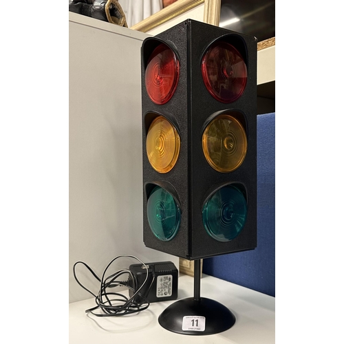 11 - VINTAGE TRAFFIC LIGHT LAMP