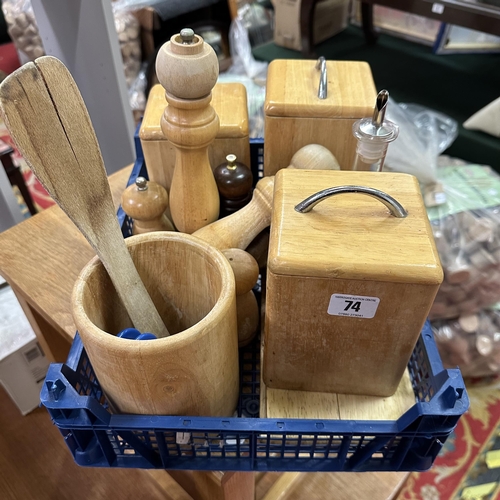 74 - SELECTION OF KITCHENALIA