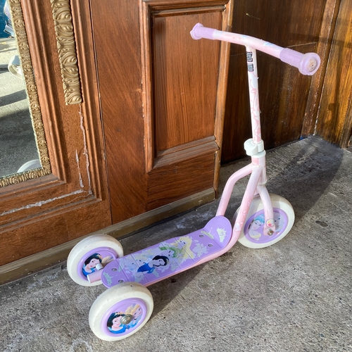 112 - CHILDRENS SCOOTER