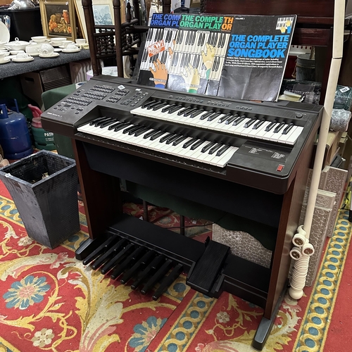 590 - YAMAHA ELECTONE EL-7 ELECTRIC ORGAN WITH MUSIC