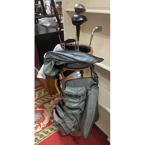 61 - GOLF BAG INCLUDING CLUBS