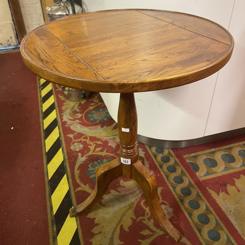 183 - WILLIS AND GAMBIER SOLID OAK TRIPOD LEG TABLE