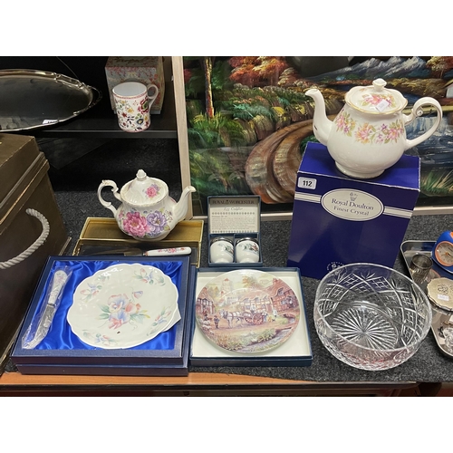 112 - SELECTION OF FINE CHINA INCLUDING ROYAL DOULTON, ROYAL WORCESTER, COLCLOUGH AND AYNSLEY