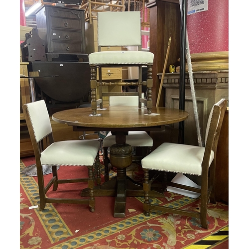 171 - CIRCULAR OAK CARVED CENTRE PEDESTAL TABLE WITH STUNNING OAK LEATHER CHAIRS