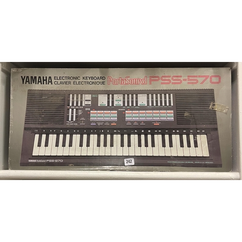 242 - YAMAHA KEYBOARD