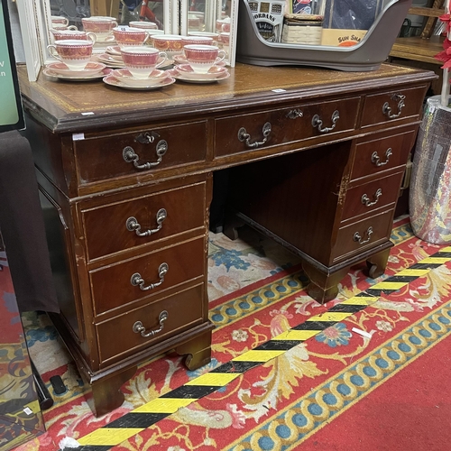 60 - MAHOGANY DOUBLE PEDESTAL LEATHER TOP DESK WITH BRASS HANDLES COMPLETE WITH KEYS