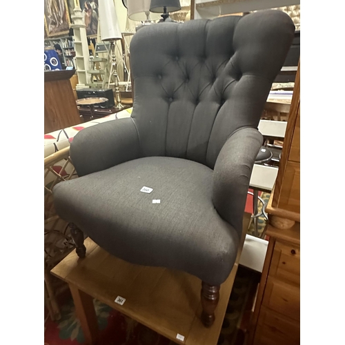 360 - BUTTON BACK ARMCHAIR ON TURN LEG